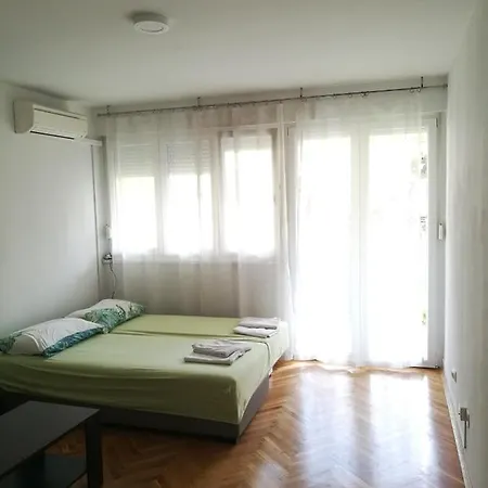 Pretty Big Double Bed With Balcony ホームステイ *