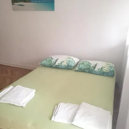 Pretty Big Double Bed With Balcony * スプリト