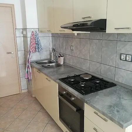 ホームステイ Pretty Big Double Bed With Balcony *