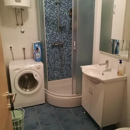 Pretty Big Double Bed With Balcony *