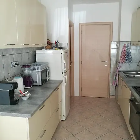 Pretty Big Double Bed With Balcony ホームステイ スプリト