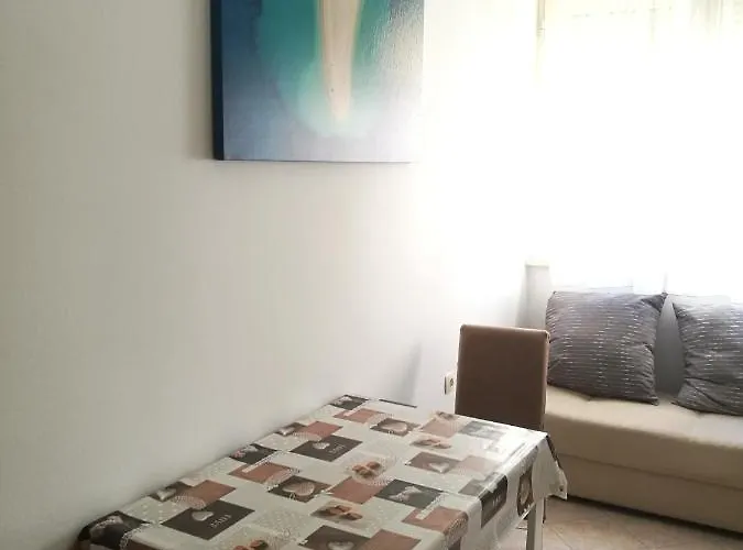 Privat bolig Pretty Big Double Bed With Balcony