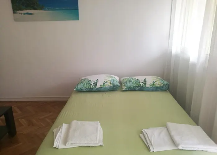 Pretty Big Double Bed With Balcony Split