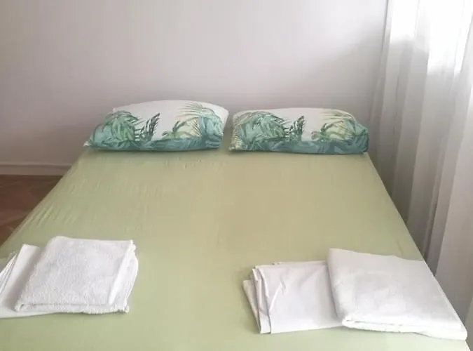 Privat bolig Pretty Big Double Bed With Balcony *