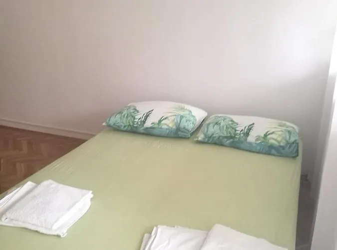 Pretty Big Double Bed With Balcony * Split