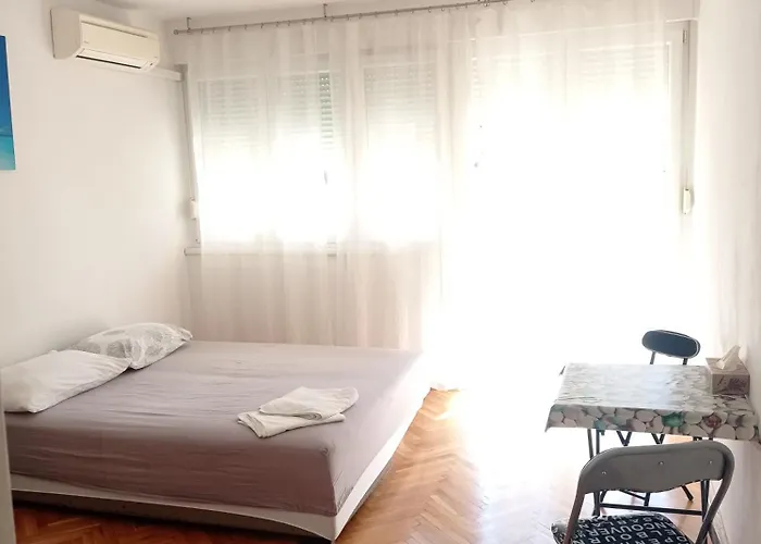 Privat bolig Pretty Big Double Bed With Balcony *