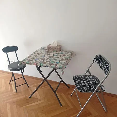 Quarto em Acomodações Particulares Pretty Big Double Bed With Balcony Split